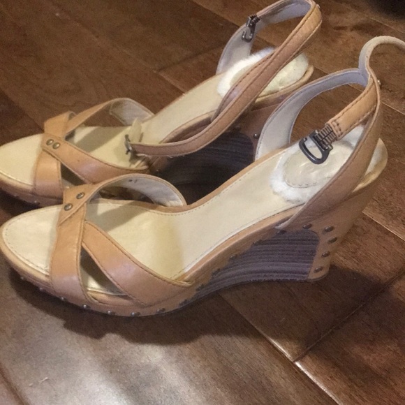 Ugg wedge sandals. Size 6. - Picture 2 of 7